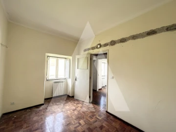 Moradia T18 para Venda em Parceiros e Azoia