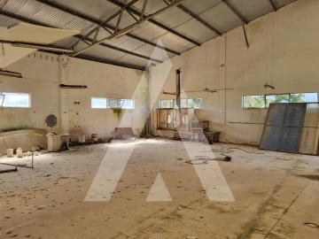 Armazém para Venda em Maceira