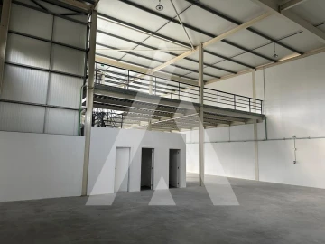 Armazém para Venda em Maceira