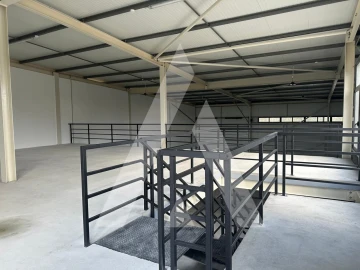Armazém para Venda em Maceira