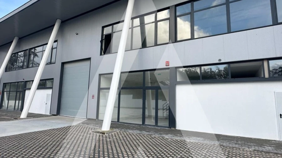 Armazém para Venda em Maceira