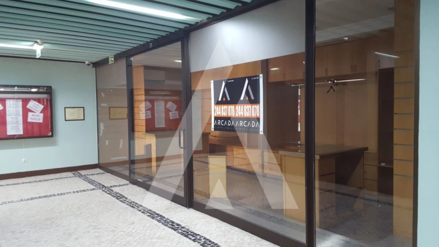Loja para Arrendamento em Leiria, Pousos, Barreira e Cortes