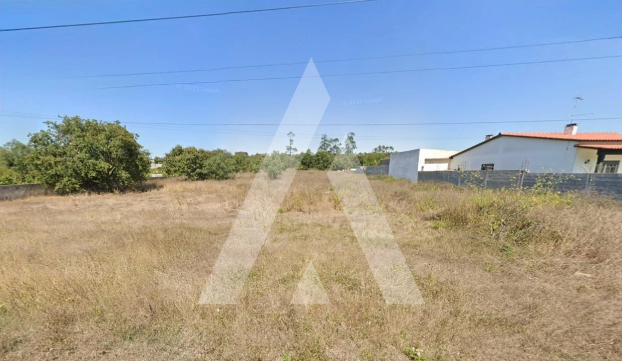Terreno Comércio / Armazém para Venda em Turquel Foto 1