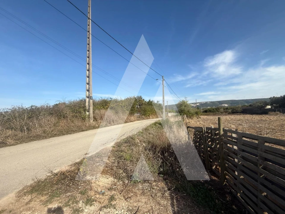 Terreno Comércio / Armazém para Venda em Turquel Foto 4