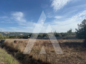 Terreno Comércio / Armazém para Venda em Turquel