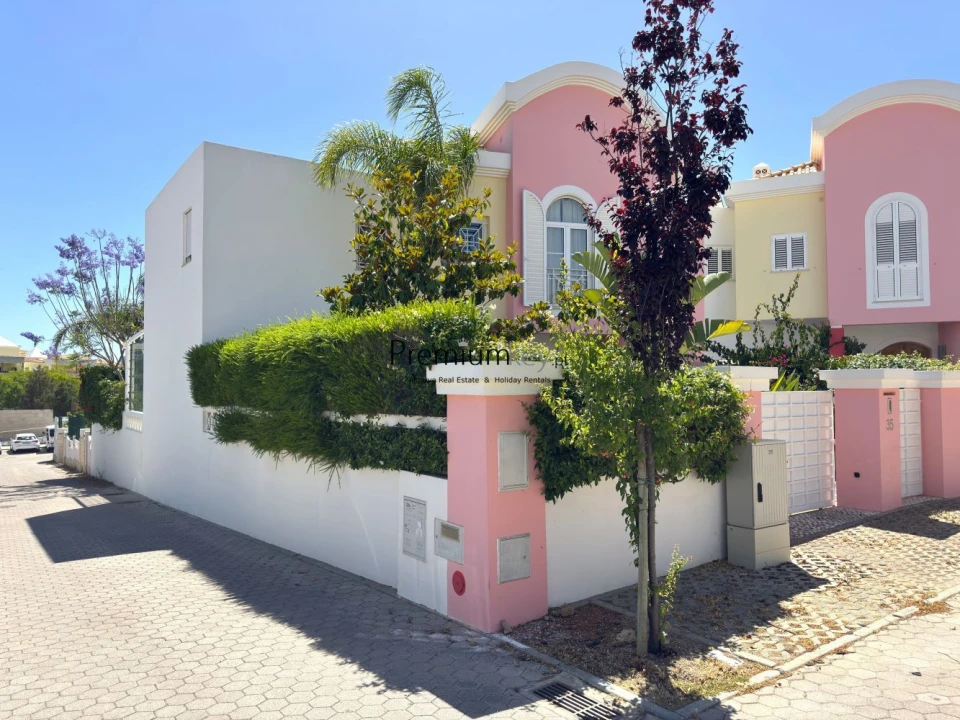 Moradia T4 para Venda em Albufeira e Olhos de Água Foto 3