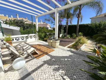 Moradia T4 para Venda em Albufeira e Olhos de Água
