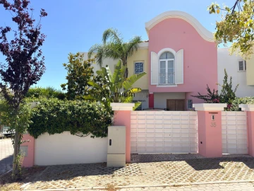 Moradia T4 para Venda em Albufeira e Olhos de Água