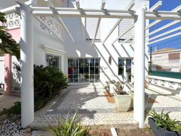 Moradia T4 para Venda em Albufeira e Olhos de Água