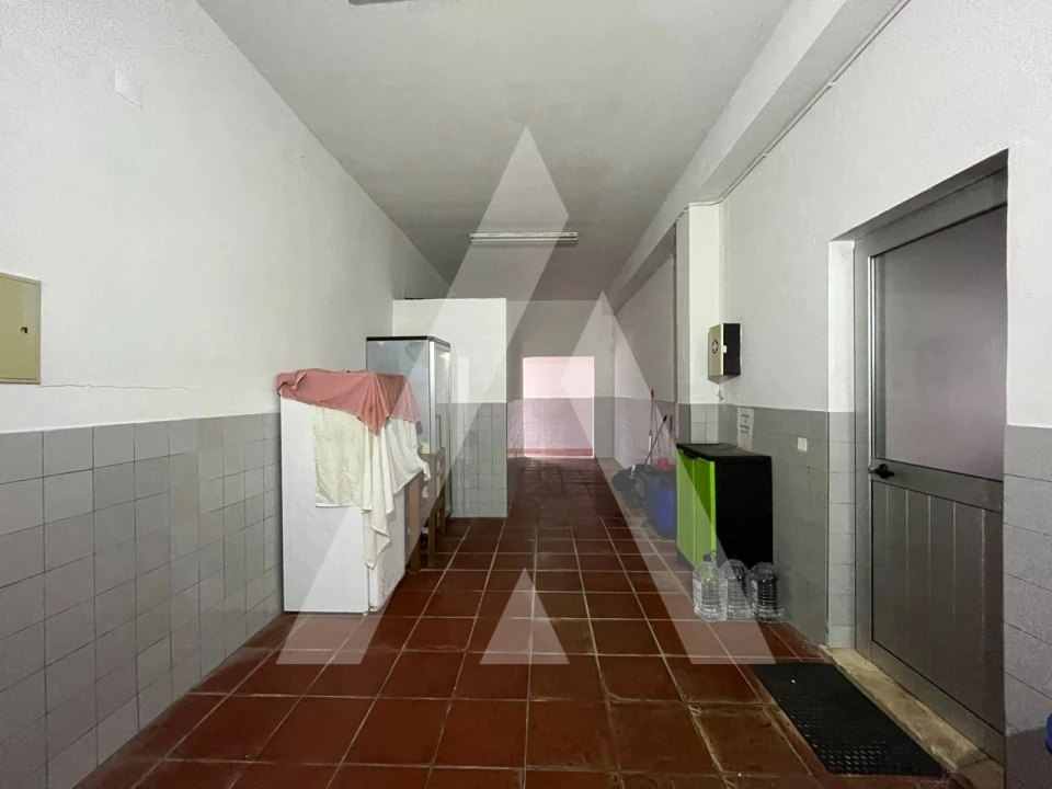 Prédio para Venda em A dos Negros Foto 31
