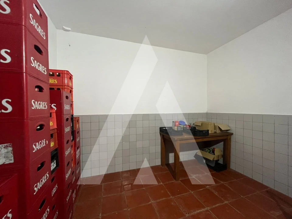 Prédio para Venda em A dos Negros Foto 33