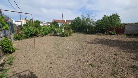 Terreno para Venda em Escalos de Cima e Lousa
