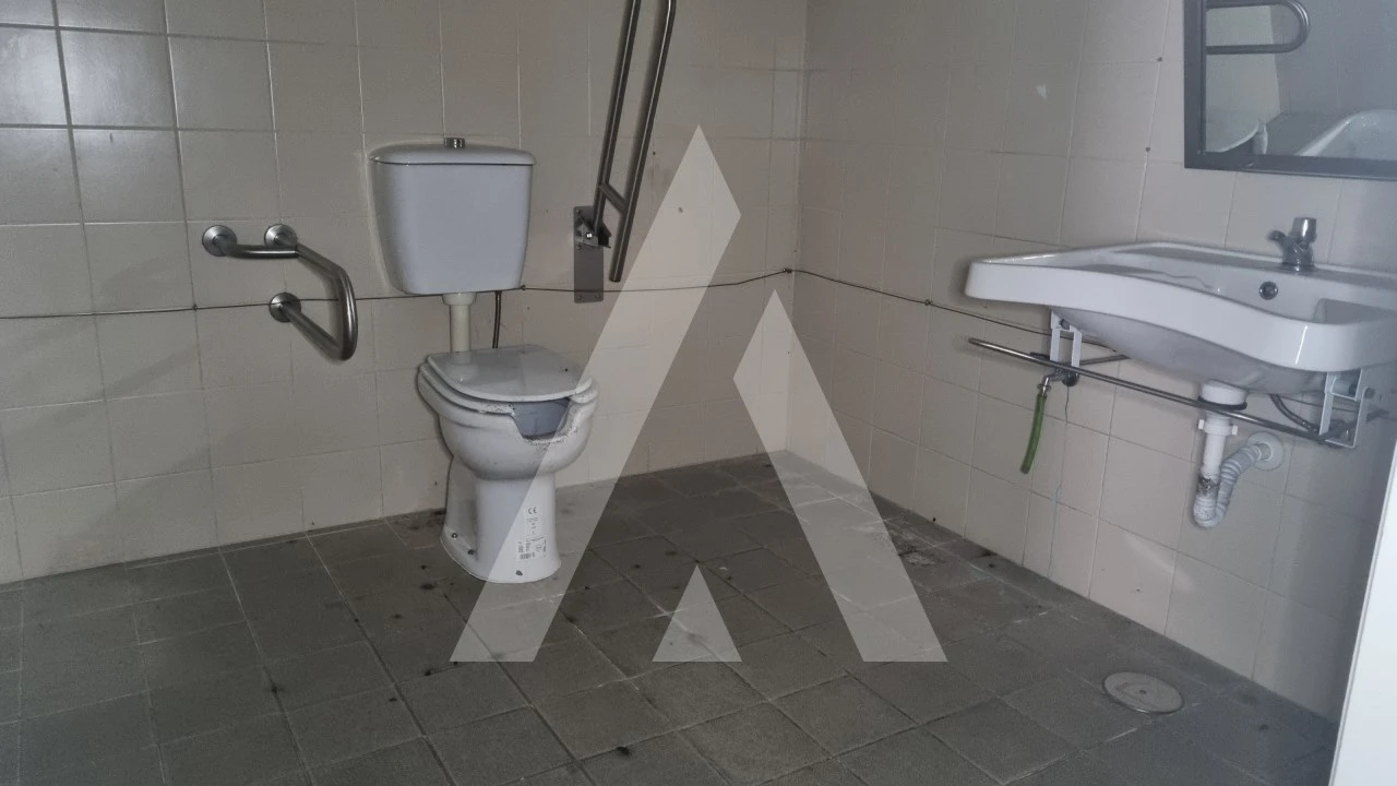 Loja para Venda em Maceira Foto 25
