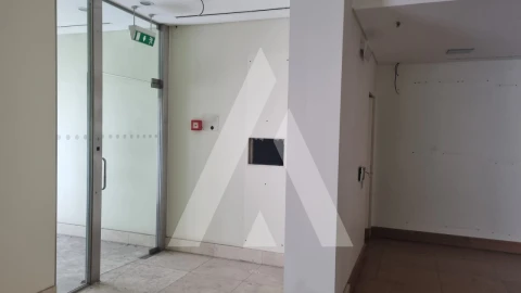 Loja para Venda em Maceira