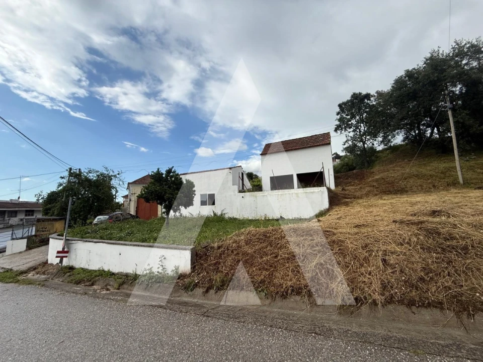 Moradia T3 para Venda em Santiago e São Simão de Litém e Albergaria dos Doze Foto 3