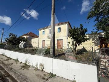 Moradia T3 para Venda em Santiago e São Simão de Litém e Albergaria dos Doze