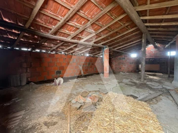 Moradia T3 para Venda em Santiago e São Simão de Litém e Albergaria dos Doze