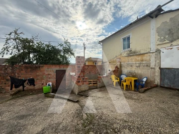 Moradia T3 para Venda em Santiago e São Simão de Litém e Albergaria dos Doze