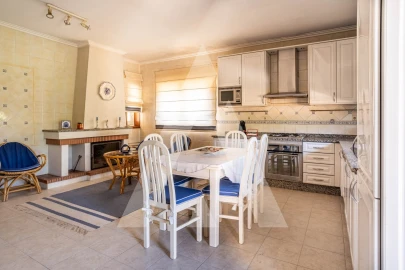 Moradia T4 para Venda em O. Azeméis, Riba-Ul, Ul, Macinhata Seixa, Madail