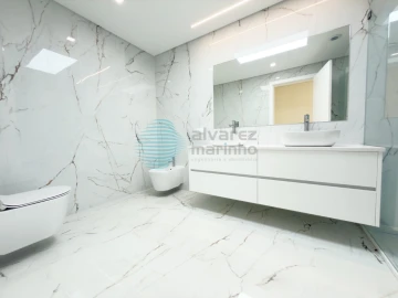 Apartamento T4 para Venda em Santa Maria, São Pedro e Matacães