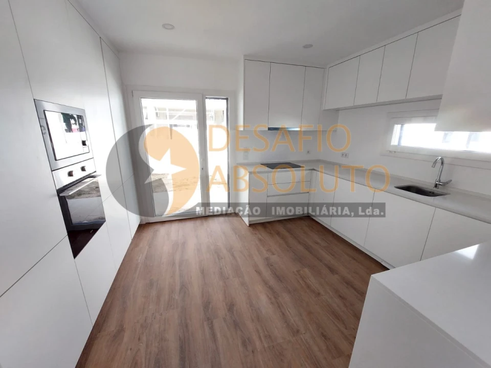 Apartamento T1 para Venda em Fernao Ferro Foto 1