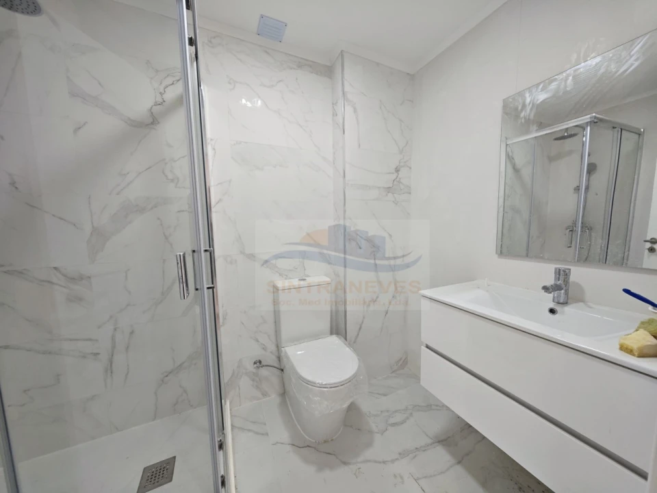 Apartamento T2 para Venda em Águas Livres Foto 2