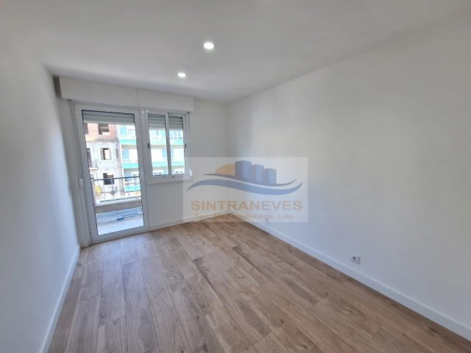 Apartamento T2 para Venda em Águas Livres Foto 3
