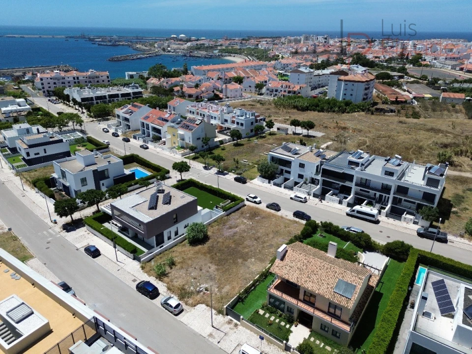 Terreno para Venda em Sines Foto 1