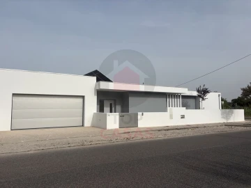 Moradia T4 para Venda em Nadadouro