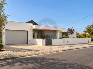 Moradia T4 para Venda em Nadadouro