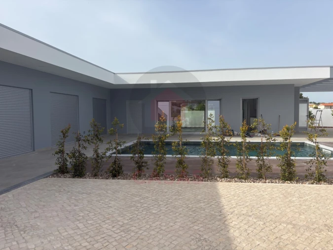 Moradia T4 para Venda em Nadadouro Foto 3
