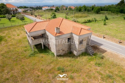 Moradia para Venda em Lagos da Beira e Lajeosa