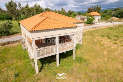 Moradia para Venda em Lagos da Beira e Lajeosa