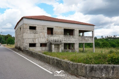 Moradia para Venda em Lagos da Beira e Lajeosa