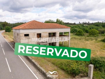 Moradia para Venda em Lagos da Beira e Lajeosa