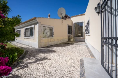 Moradia T3 para Venda em Loule (São Sebastião)