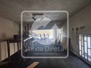 Loja para Venda em Gaio-Rosário e Sarilhos Pequenos