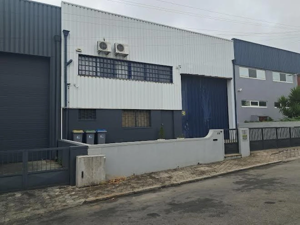 Armazém para Arrendamento em Canelas Foto 1