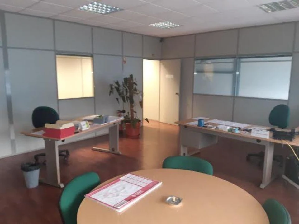 Armazém para Arrendamento em Canelas Foto 6