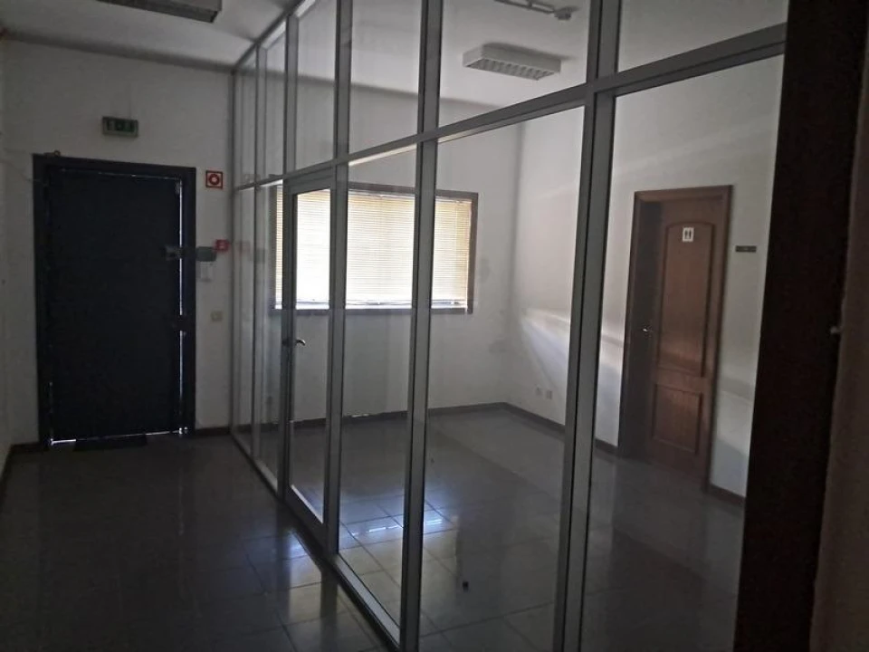 Armazém para Arrendamento em Canelas Foto 7