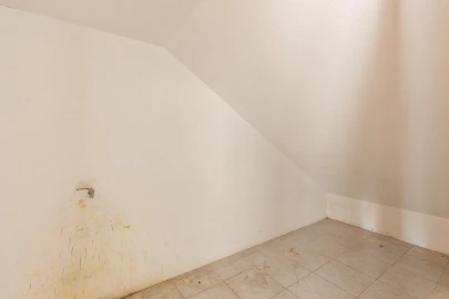 Armazém para Venda em Fajozes