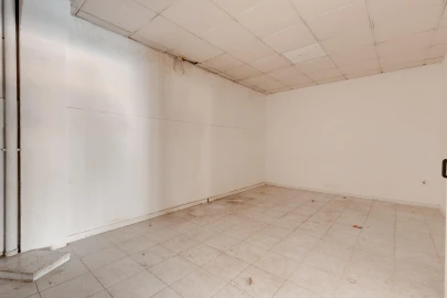 Armazém para Venda em Fajozes