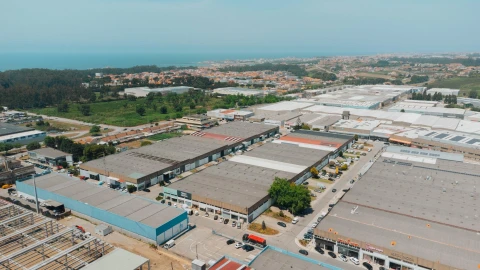 Armazém para Venda em Fajozes