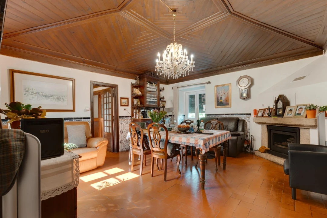 Moradia T5 para Venda em Sapardos Foto 9
