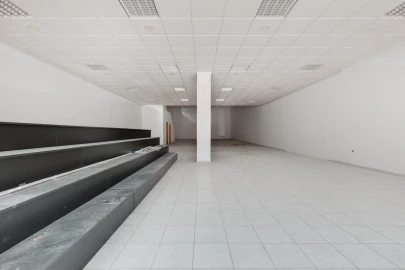 Armazém para Venda em Fajozes