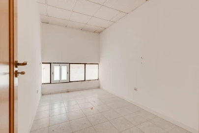 Armazém para Venda em Fajozes