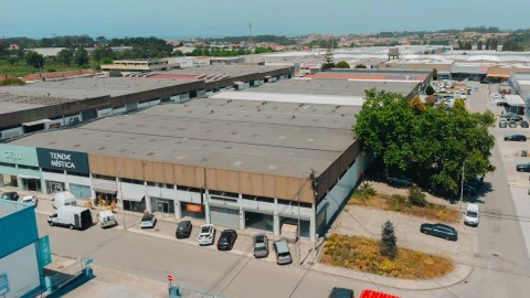 Armazém para Venda em Fajozes