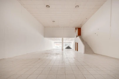 Armazém para Venda em Fajozes