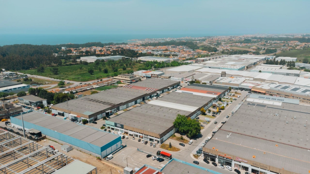 Armazém para Venda em Fajozes Foto 2