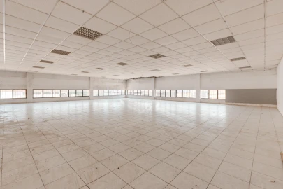 Armazém para Venda em Fajozes